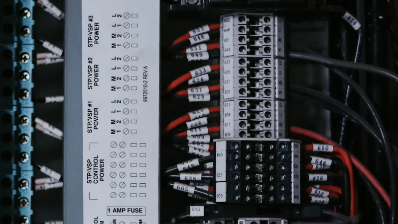 تحكم تلقائي بعامل الطاقة