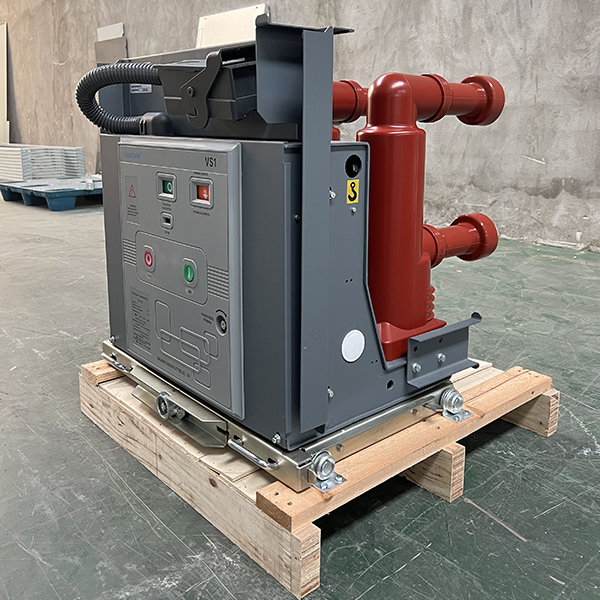 ما هي أهمية قاطع الدائرة الفراغية؟